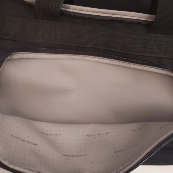 American Tourister Black Carry On / Overnight / Travel Bag - Picture 11 of 16